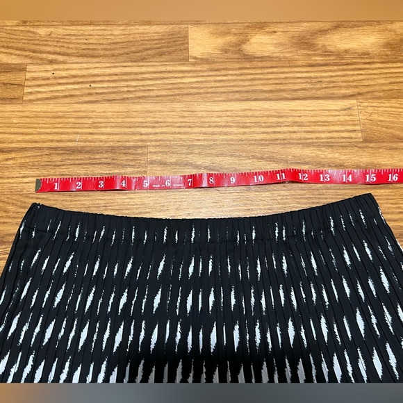 Alfani pleated skirt, sz S - Picture 3 of 5